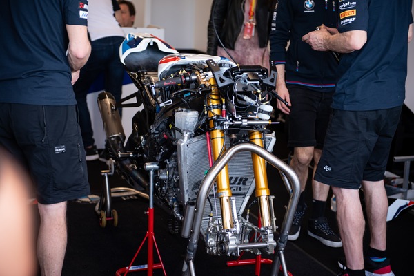 Tecnica da corsa: l'elettronica, elemento “fantasma” della moto