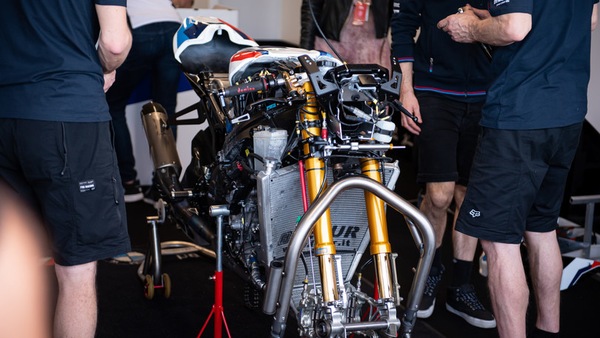 Tecnica da corsa: l'elettronica, elemento “fantasma” della moto