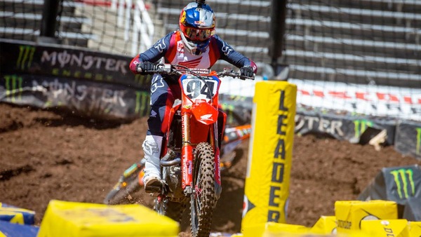 AMA Supercross: Roczen vince ma Tomac comanda