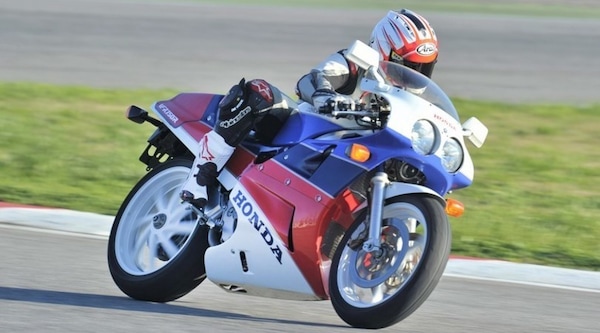 Rewind, Honda RC30: leggenda SBK