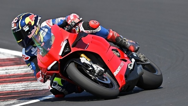 Zarco a Misano con la Panigale V4: preludio a un passaggio in SBK?