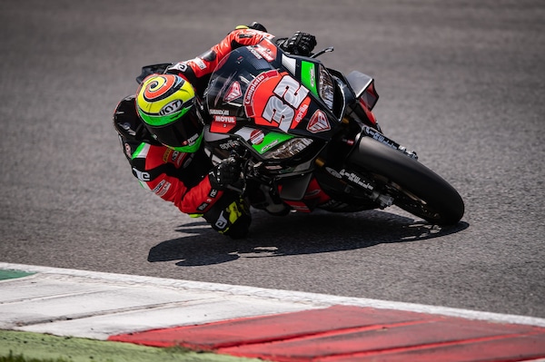 CIV Mugello, SBK: Gara 1 si chiude nel segno di Savadori. Out Pirro