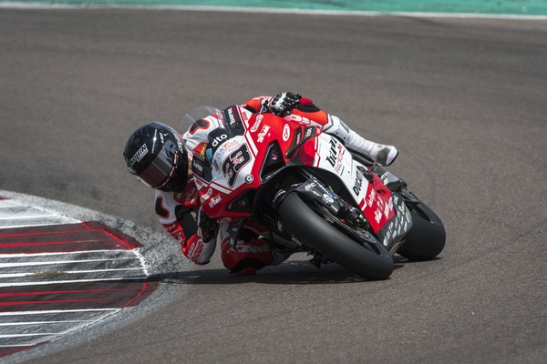 SBK, “Macho” 33 is back: Melandri è già in pista - FOTO