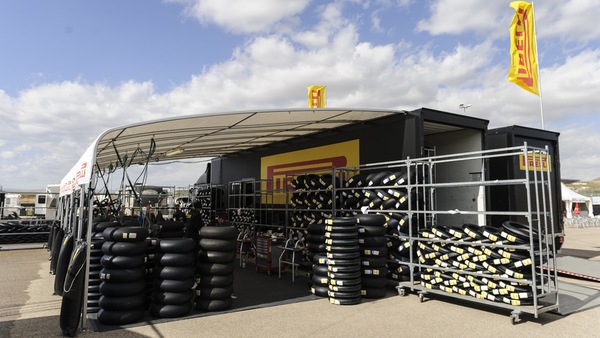 SBK: 3.520 gomme Pirelli per Jerez. Debuttano le nuove SC1 e Z0121