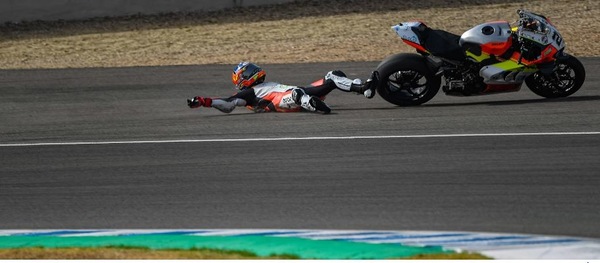 Rinaldi: “Ho fatto come Rins, buttandomi dalla moto”