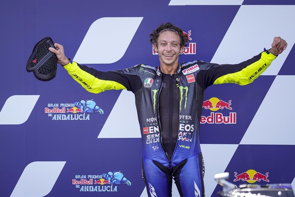 Rossi: “Problema dei motori? Incrociamo le dita e speriamo che vada bene”