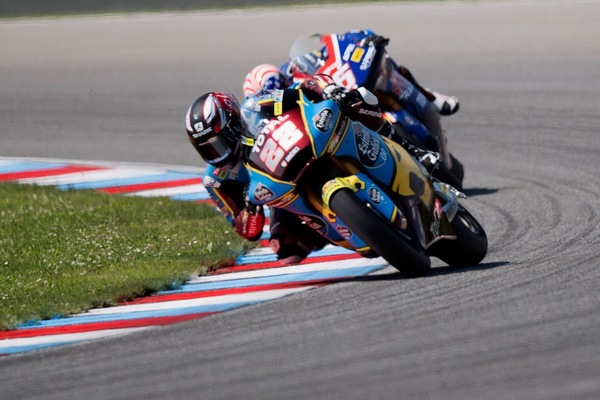 Moto2, FP1 Austria: Lowes davanti a Bezzecchi
