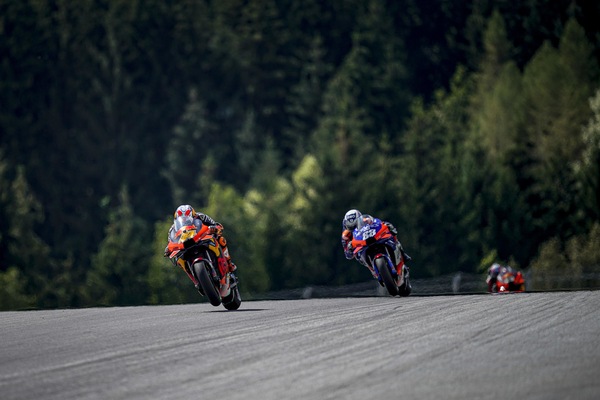 Il FIM Steward Panel convoca (anche) Pol Espargaro e Oliveira