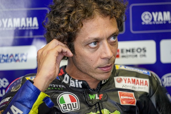 MotoGP, Vale Rossi e il drifting da brividi con la fidanzata