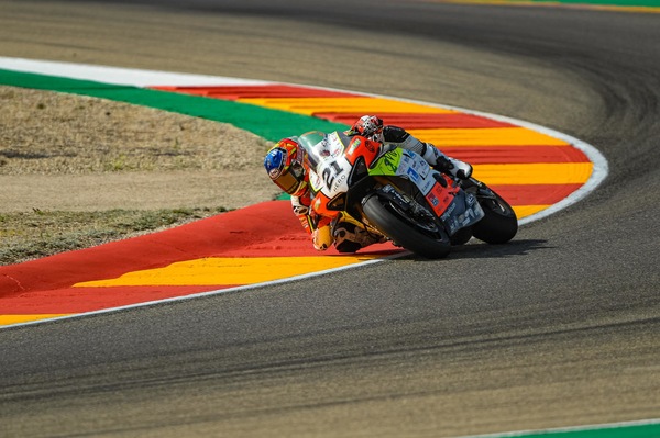 SBK Teruel, FP3: non c'è spazio per nessuno, Rinaldi ancora in testa