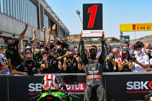 SBK Teruel, Rea: “Rinaldi merita una moto ufficiale”