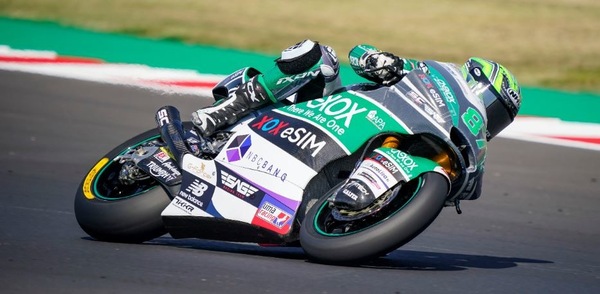 Moto2, Gardner beffa Marini ed è in pole, Bezzecchi a terra ma in prima fila