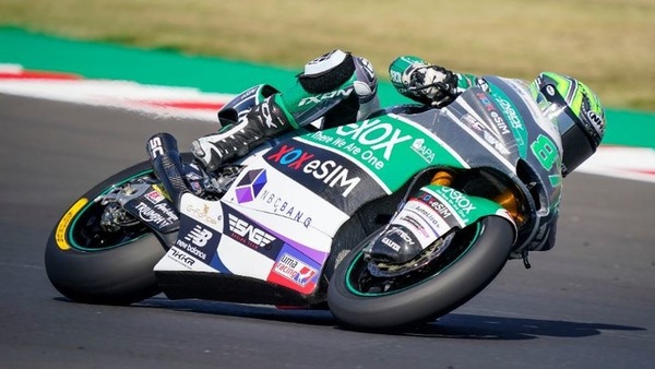 Moto2, Gardner beffa Marini ed è in pole, Bezzecchi a terra ma in prima fila