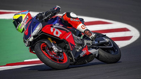 I piloti Aprilia in pista con la nuova RS660