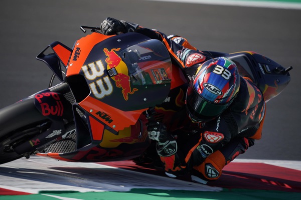 MotoGP GP Emilia Romagna, FP2: Brad Binder balza al comando, Rossi è lontano