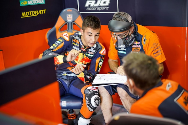 Moto3 Barcellona, FP1: Fernandez inseguito da Fenati e Arbolino
