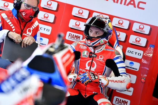 MotoGP, Miller mette all’asta la visiera a strappo di Quartararo