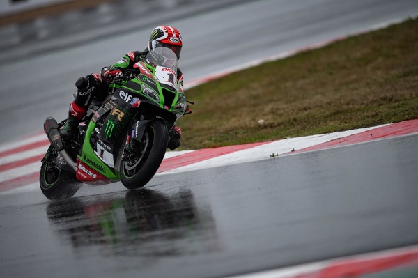 SBK, Magny-Cours: disastro BMW, il “sottomarino” Rea domina Gara 1