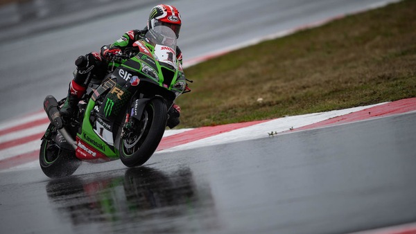 SBK, Magny-Cours: disastro BMW, il “sottomarino” Rea domina Gara 1