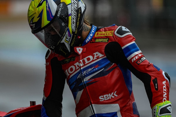SBK Magny-Cours, Bautista: “Era come guidare sul ghiaccio”