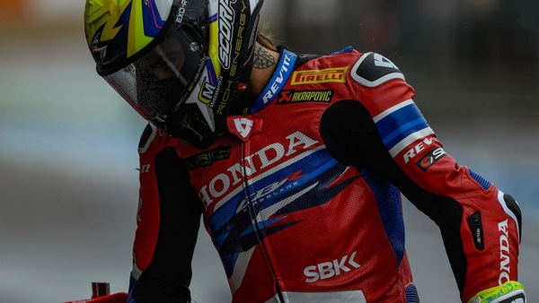 SBK Magny-Cours, Bautista: “Era come guidare sul ghiaccio”