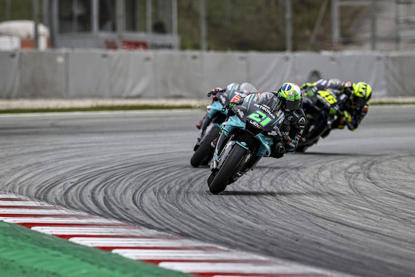 MotoGP, tegola Yamaha: sei ingegneri in isolamento