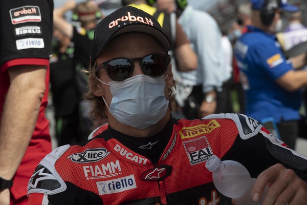 SBK, Davies senza sella per il 2021 ironizza: “Dovi hai bisogno di aiuto?”