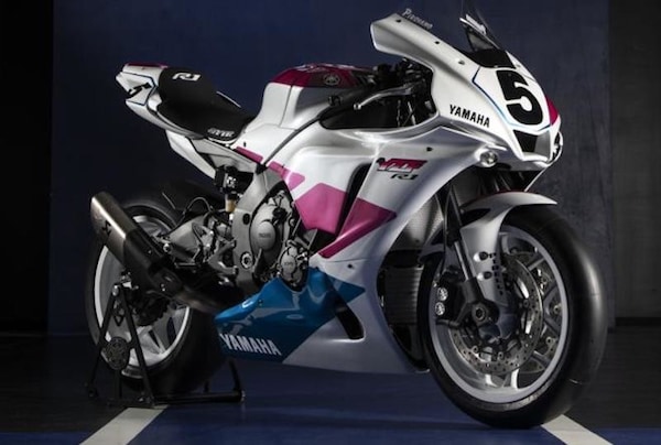 All'Estoril Yamaha ricorda Fabrizio Pirovano con la R1 "Piro Replica"