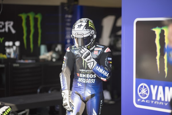 MotoGP, Vinales: “Mi trovo bene sulla moto, ma il freddo complica le cose”
