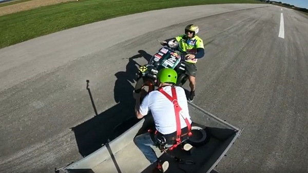 Schachermayr e il cambio ruota più pericoloso di sempre - VIDEO