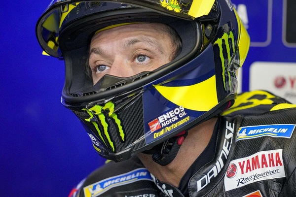MotoGP, Rossi al volante per “ingannare” il covid