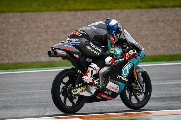 Moto3 GP Europa: McPhee in pole davanti a Vietti