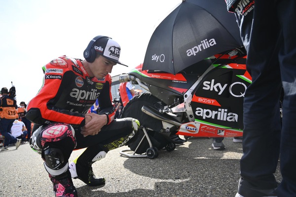 MotoGP, GP Europa: Aleix Espargaro penalizzato, perde la seconda fila