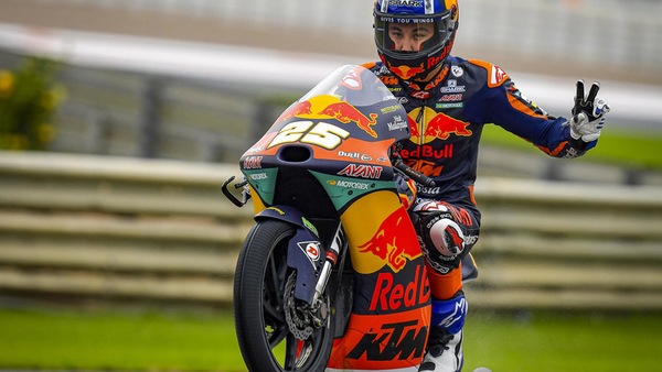 Moto3, GP Europa gara: Fernandez vince, Vietti cade e Arenas è squalificato