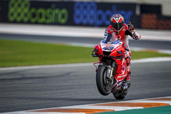 MotoGP, GP Valencia FP2: Miller balza al comando, Rossi resta fuori dalla Top 10