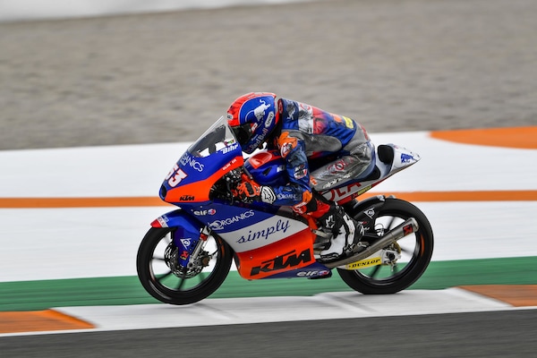 Moto3 Valencia, FP3: Oncu primo su pista bagnata, terzo Foggia