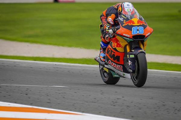 Moto2 GP Valencia: vittoria di Martin, beffa per Bezzecchi