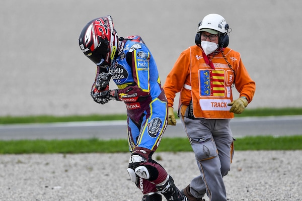 Moto2, Sam Lowes e la mano “mostruosa” del dopo gara