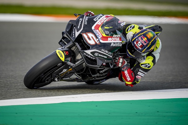 MotoGP, GP Portogallo FP2: Zarco all'attacco, Rossi penultimo con caduta