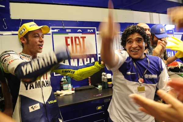 Maradona: il cordoglio dei piloti di Motomondiale e CIV