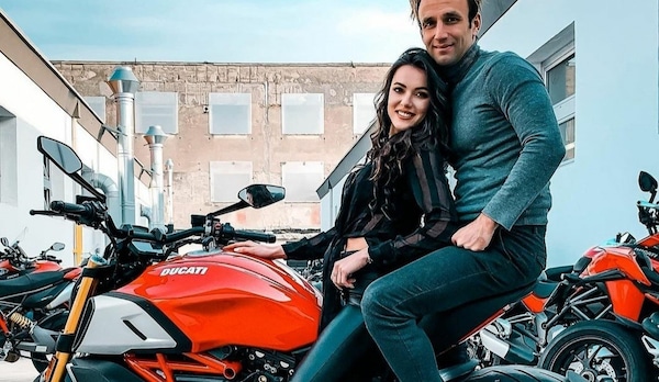 MotoGP: scatto “virale” per Zarco e la fidanzata in sella alla Ducati Diavel