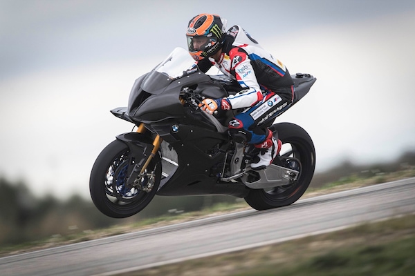 SBK, primi giri sulla nuova BMW per Van Der Mark