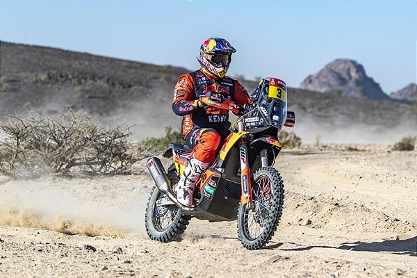 Dakar 2021, Tappa 1: a Price stage e leadership, Brabec perde 18 minuti