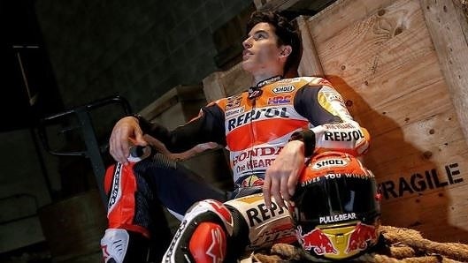 MotoGP, Marquez torna ad indossare la tuta, ma solo per Repsol