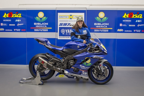 La SSP600 si tinge di rosa: Maria Herrera in pista con il team Motoxracing