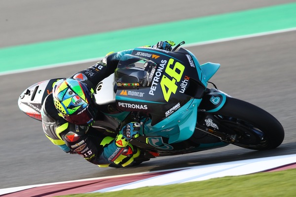 MotoGP, test Qatar: ottimo inizio di Espargarò e Aprilia, 6° Rossi