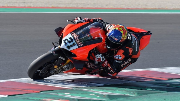 SBK test Misano, Day 2: Rinaldi chiude al comando nonostante una caduta
