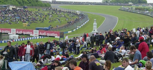 SBK, nel 2000 "tutti" nudi per Neil Hodgson a Donington Park