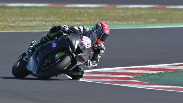 SBK: Lucas Mahias e la “Stoppie” Challenge con Miller, Razgatlioglu e Bradl