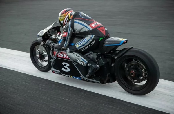 Max Biaggi pronto a superare i 410 km/h con la Voxan elettrica